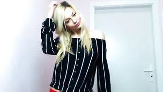 mia_liv  perfect slut caresses beautiful boobs