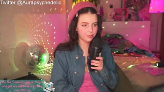psychedelicariaa  cute slut jerks her pussy on people