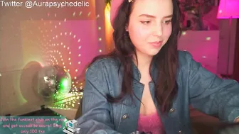 psychedelicariaa  cute slut jerks her pussy on people