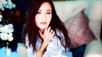 poisoned__honey  blonde slut caresses sex lips