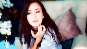 poisoned__honey  blonde slut caresses sex lips