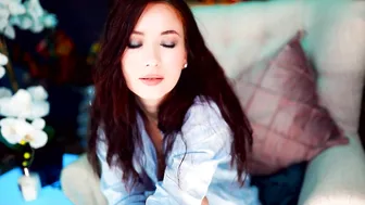 poisoned__honey  blonde slut caresses sex lips