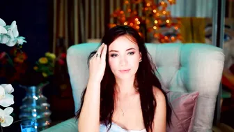 poisoned__honey  sexy babe dancing striptease