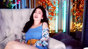 poisoned__honey  mature bitch fucks both slots hard