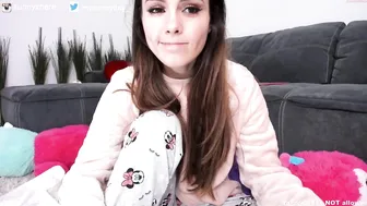 mysunnyday  hot babe jerking off her cunt