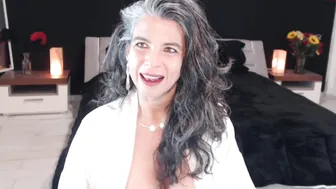 milf_ette  passionate slut shows shaved holes