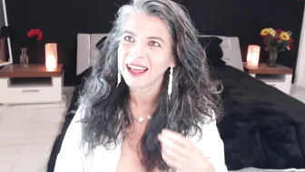 milf_ette  passionate slut shows shaved holes