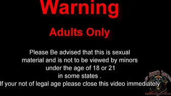 roc_bundy manyvids dark haired babe masturbates pussy with vibrator