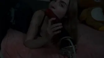 missprincesskay skinny bitch jerking pussy with phallus