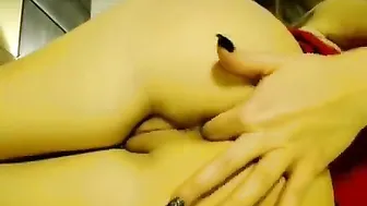 linda hot babe fucks both holes