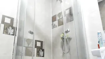 ohmymel magnificent prankster shows herself naked on the street