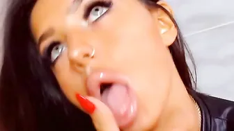 joannabailes young lady in stockings fucks pussy