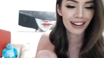 ohmymel plump bitch creases her boobs