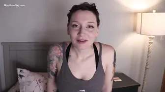 bettie_bondage harsh woman caresses her breasts