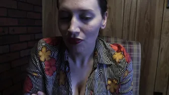 bettie_bondage modest model posing in fries