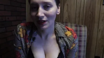 bettie_bondage modest model posing in fries