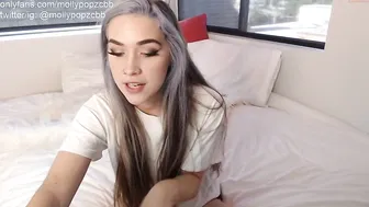 mollycanbebought perfect black-haired slut fucks vagina