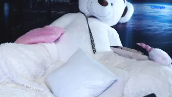 liisppb crazy slut gently pulls pussy