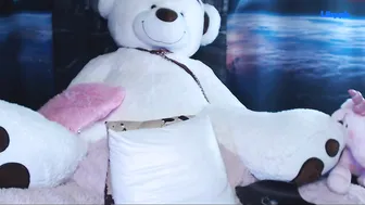 liisppb jerking on a chair