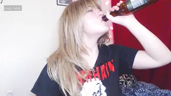 givemedanger cute babe in stockings massages vagina with hand