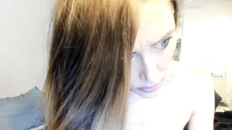 dakota_lynn mature babe jerks both holes