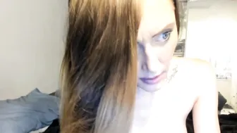 dakota_lynn mature babe jerks both holes
