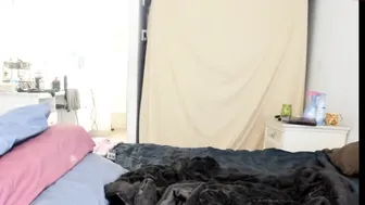 dakota_lynn exquisite skin fucks pussy through pants