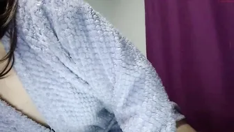 divine_luna busty ruining caresses vagina
