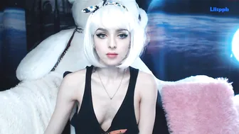 liisppb busty chick shows her charms
