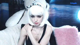 liisppb busty chick shows her charms