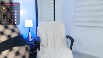 lili_smith_ lustful woman fucks vagina with phallus