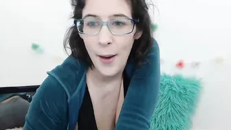 amandarox cute chick jerks both holes