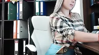 innocentdoll Business bitch masturbates shaved pussy