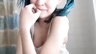 roseryan fucks herself with different sized dicks