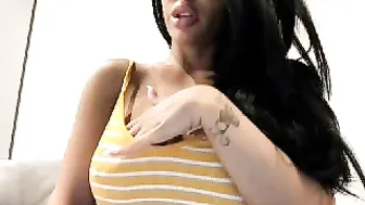 alenaxoxo jerking on a chair