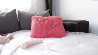 deiutza18 lush babe pleases her pussy