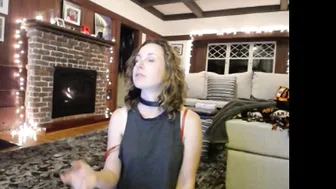 mrsb52 woman fucks dildo
