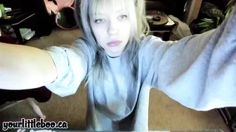 littleboo Busty confused girl fucks cunt