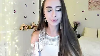 strongtiff Shy babe caresses shaved cunt