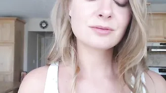 veronicaomg Chic hot striptease