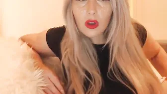 cozmicgirl Cutie in stockings fingers squeezing pussy