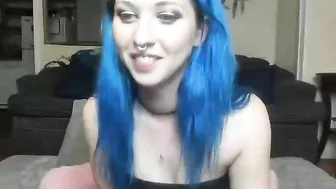 easygoing1 busty babe fucks herself in her pussy