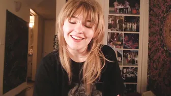 givemedanger loud female squeals from a great handjob