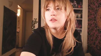 givemedanger loud female squeals from a great handjob