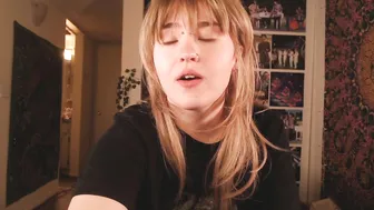 givemedanger loud female squeals from a great handjob