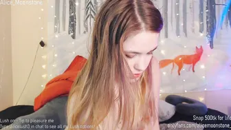 alice_moonstone teen slut fingers pussy