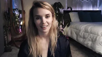 phoenix_taylor loves to put fingers in forbidden places