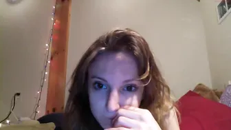 lillypadx babe cums off toys