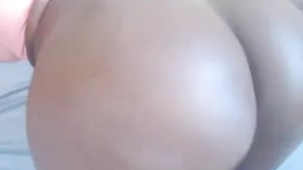 angel_sweet123 in oil shows a graceful body