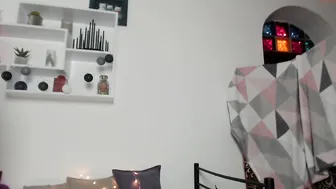 little_flower_ crazy woman masturbating cunt with hand